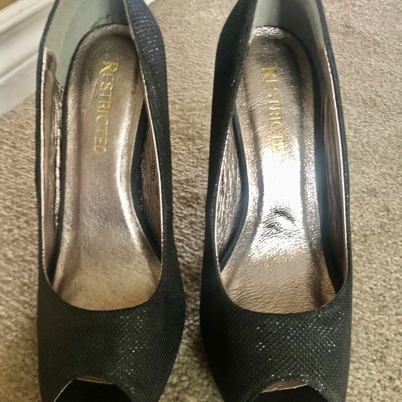 Shiny black high heels - Picture 6 of 6